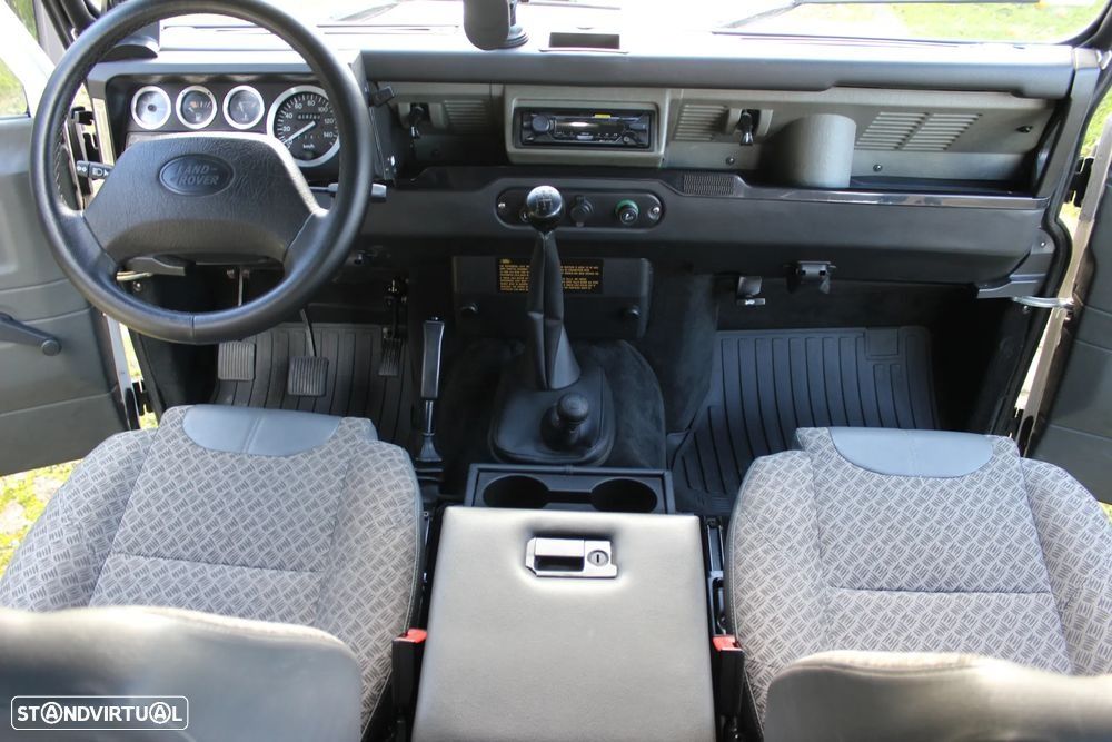 Land Rover Defender 110 300TDi - RESTAURADO