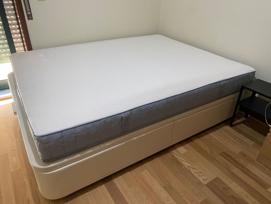 Cama IKEA KVITSÖY 1,60x2,00 com arrumação