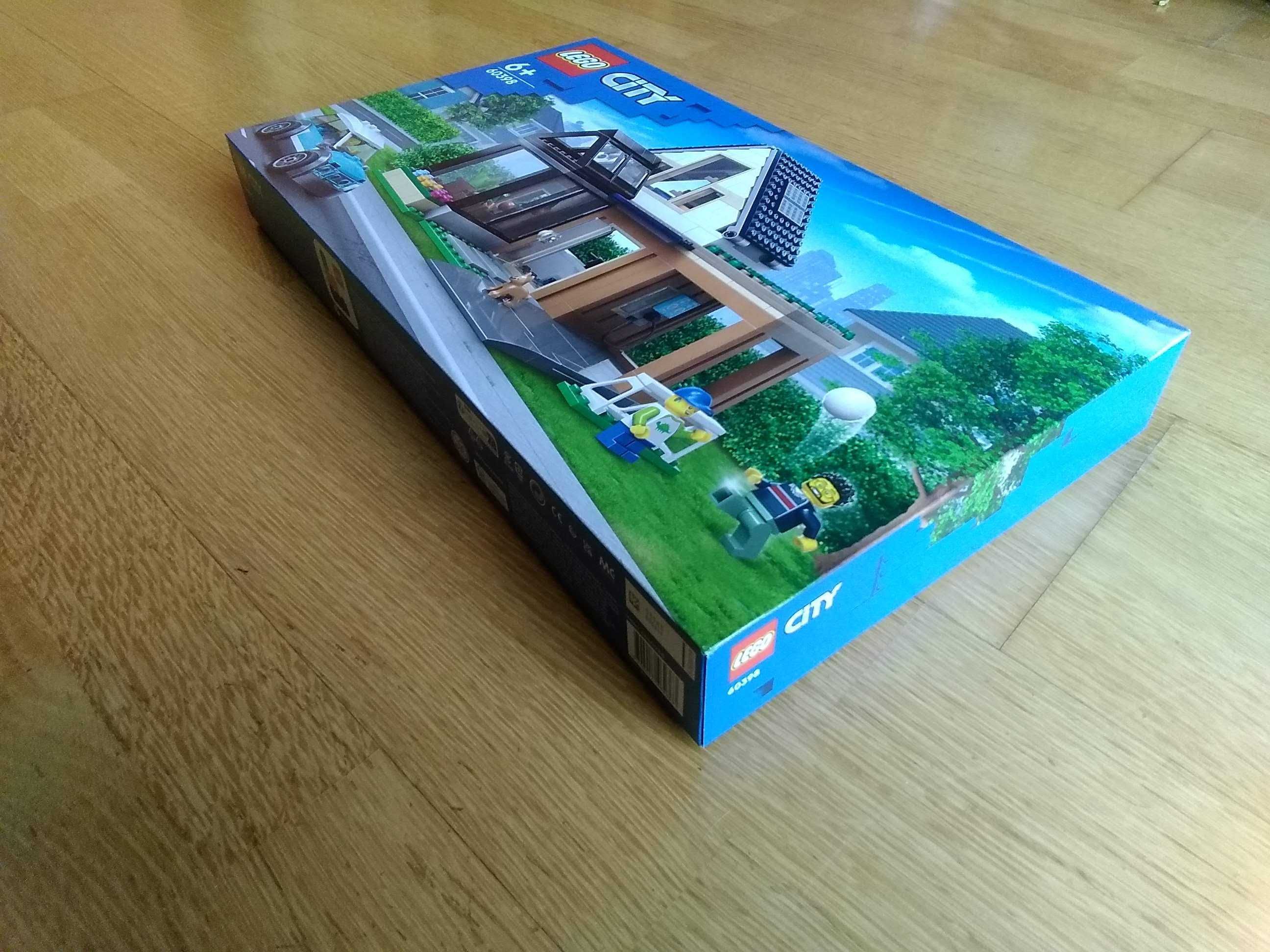 LEGO City 60398 - Domek rodzinny i samochód elektryczny