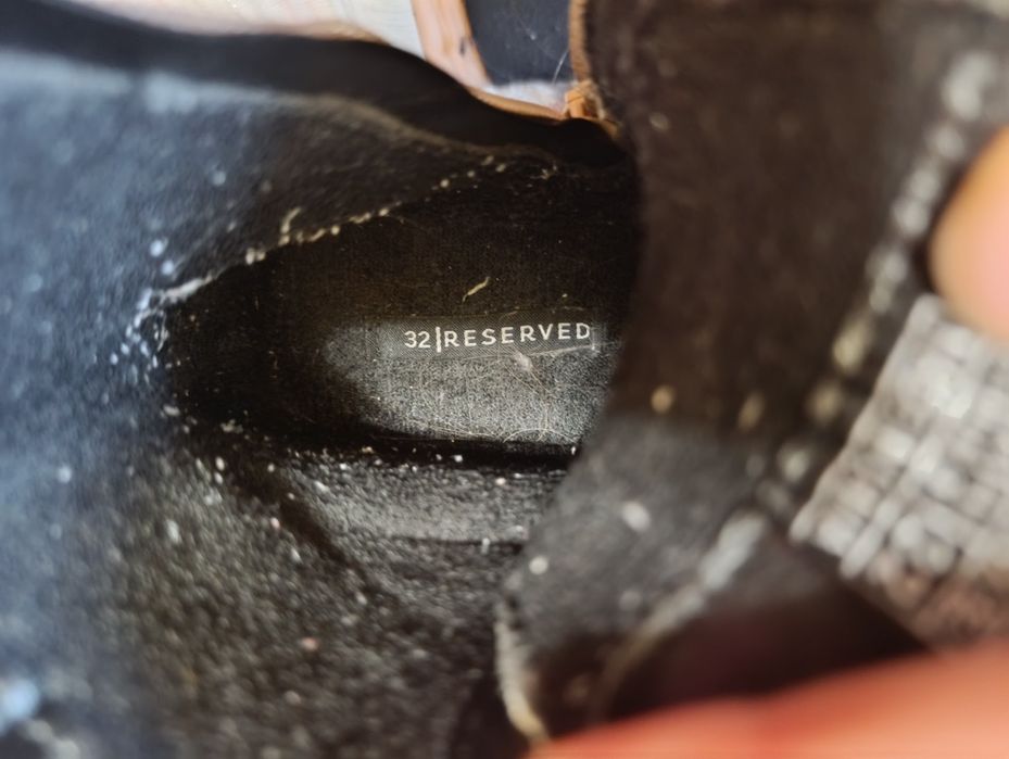 Ботінки лакові .