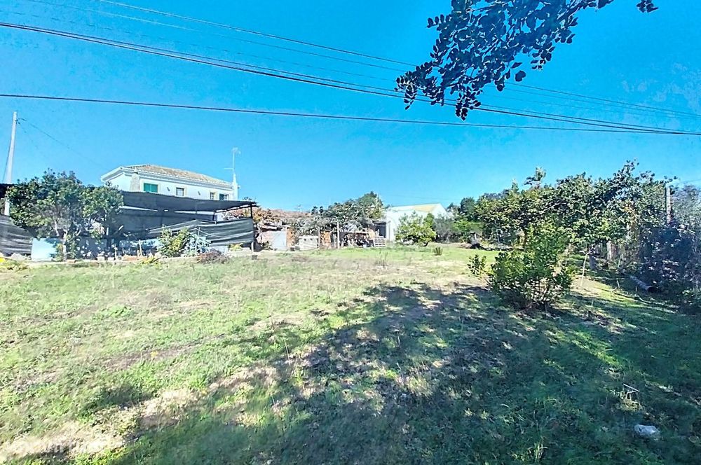 Moradia com Terreno perto da praia