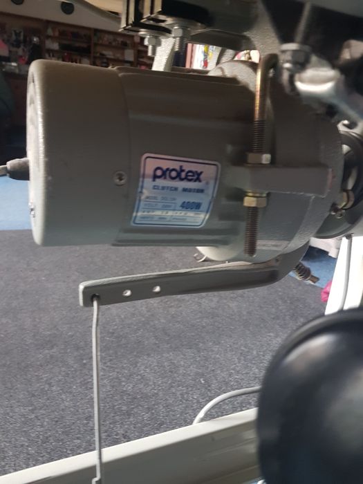 Продам промислову швейну машинку VELLES