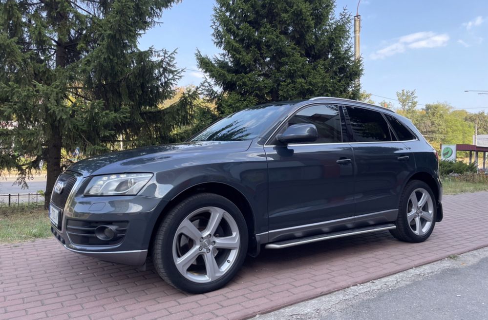 Терміново ! Audi Q5 2009 року в ідеальному стіні !