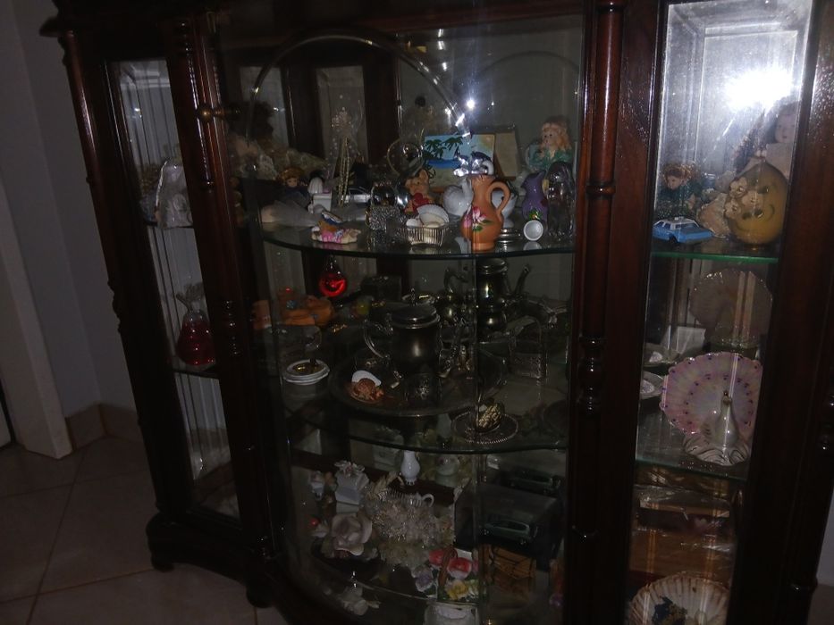 Cristaleira  madeira e vidro