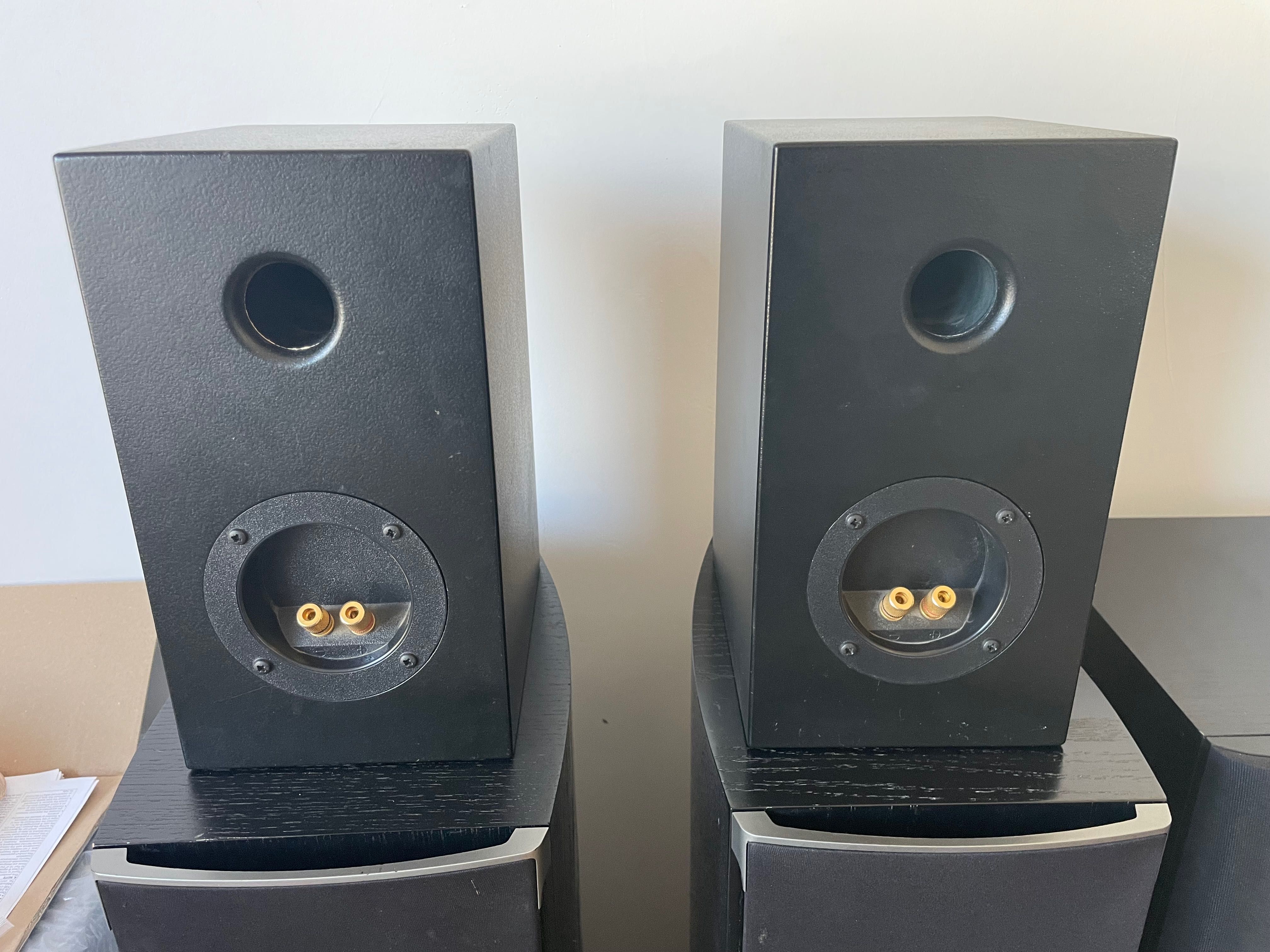Monitory Amphion Helium