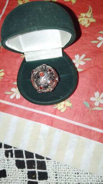 Pierścionek srebrny z granatami