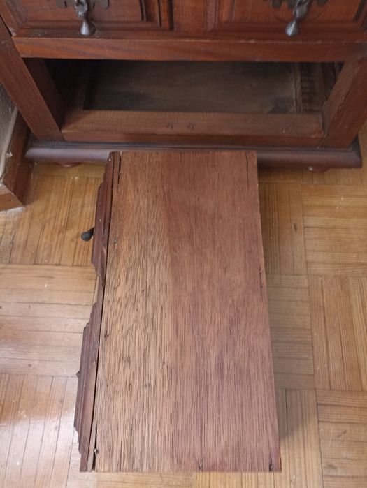 Móvel de quarto antigo