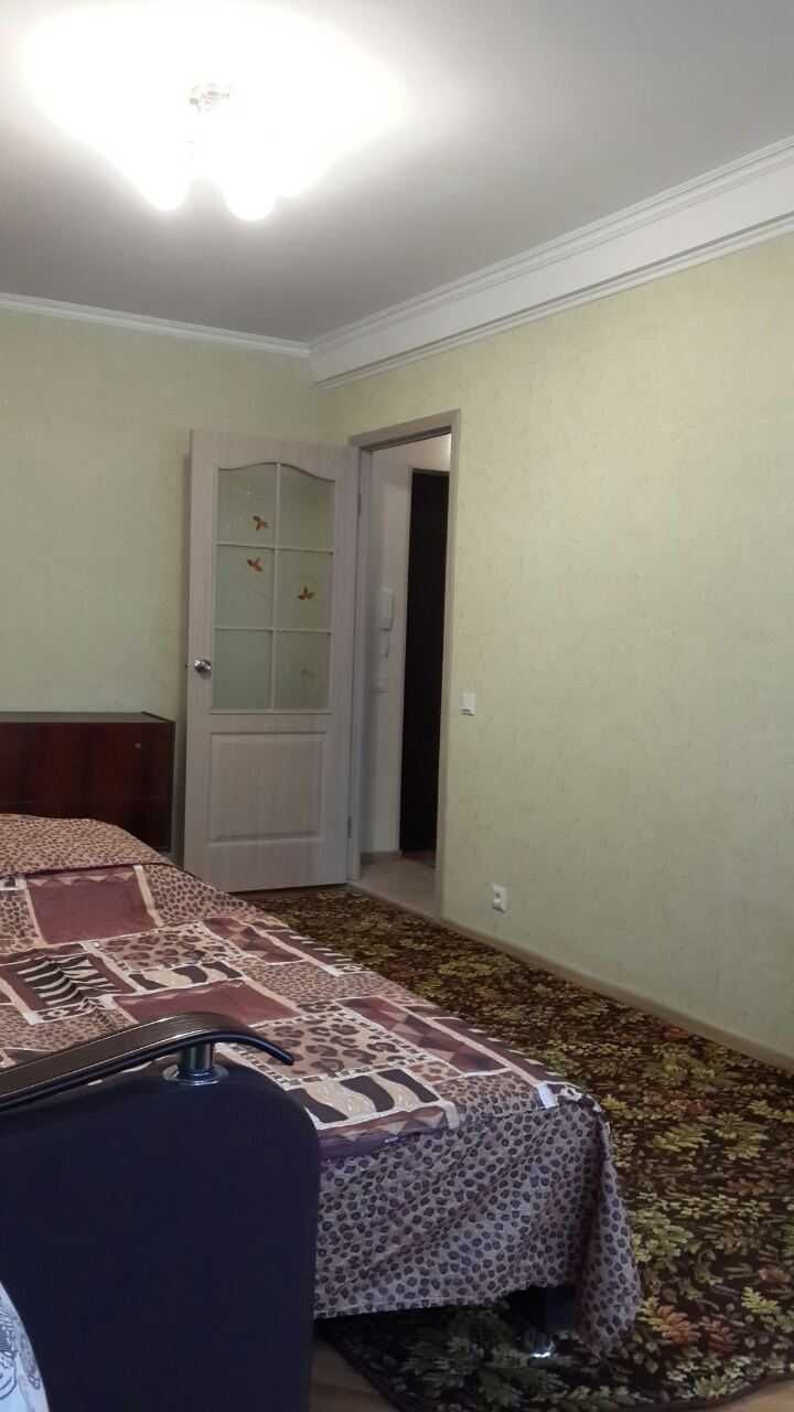 Подобово, місяць, два.  Київ.  Оболонь