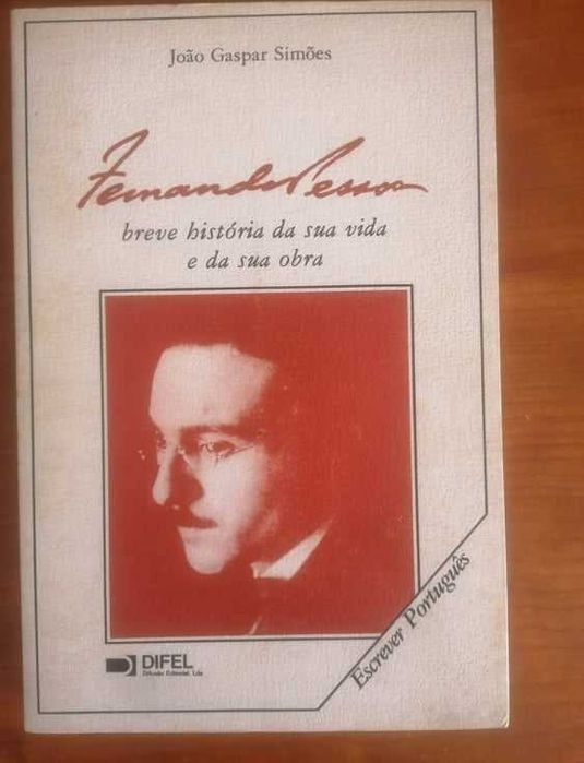 Vários livros sobre Fernando Pessoa