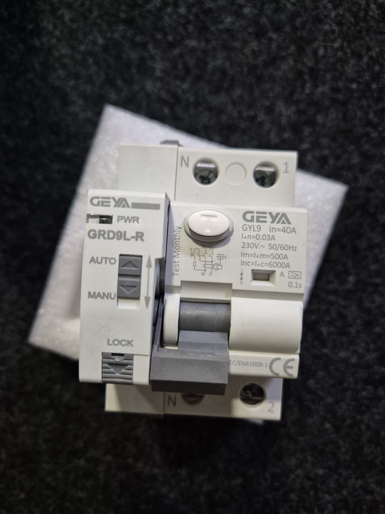 Disjuntor Diferencial Residual (DDR) com Rearme Automático da marca GE