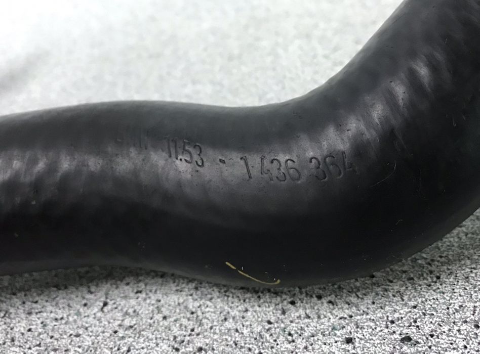 Нижний патрубок радиатора BMW Е46 М43 1.9 і Нижній  радіатора БМВ