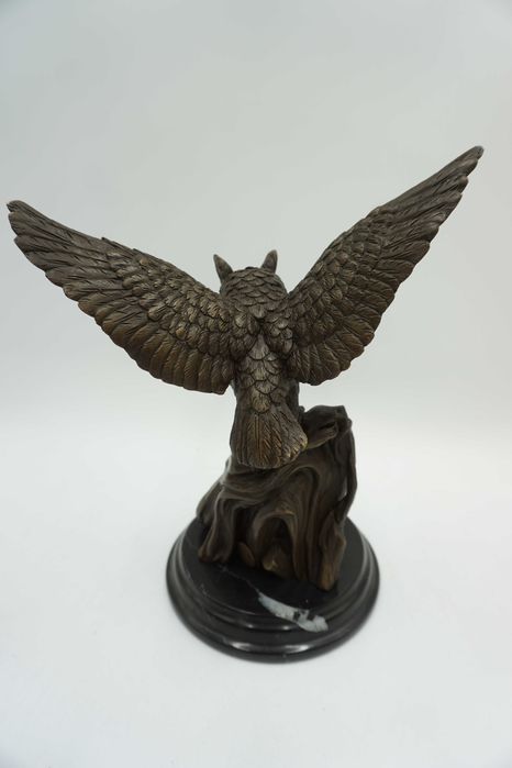 FIGURA Z BRĄZU SOWA w locie symbol mądrości