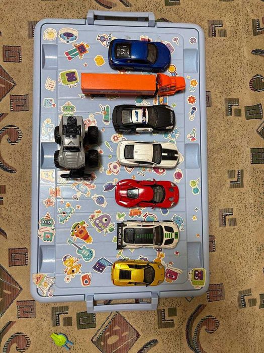 Продам машинки металические одним лотом ( 8 штук )