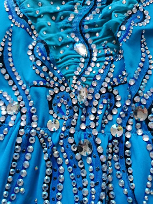 Продам купальник для художественной гимнастики