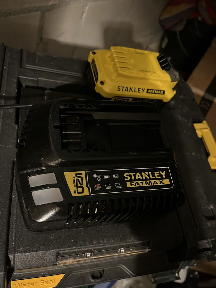 Sprzedam pistolet do kleju Stanley