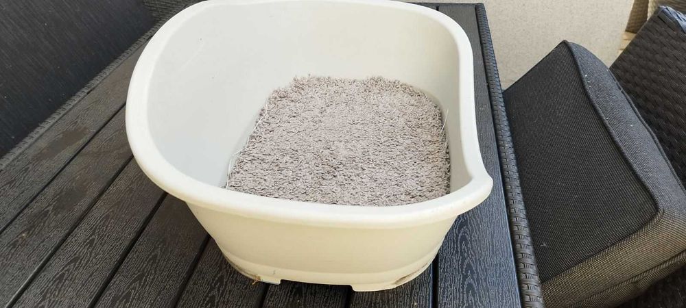 Немецкий пластиковый лежак Трикси Trixie с ковриком 32*45.