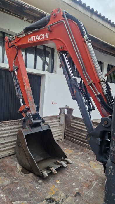 Miniescavadora Hitachi Zaxis 18 – Pronta a trabalhar