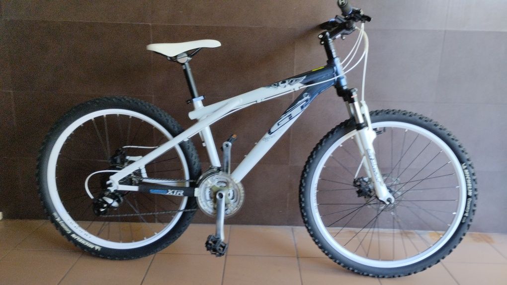 Bicicleta GT Chucker 2.0