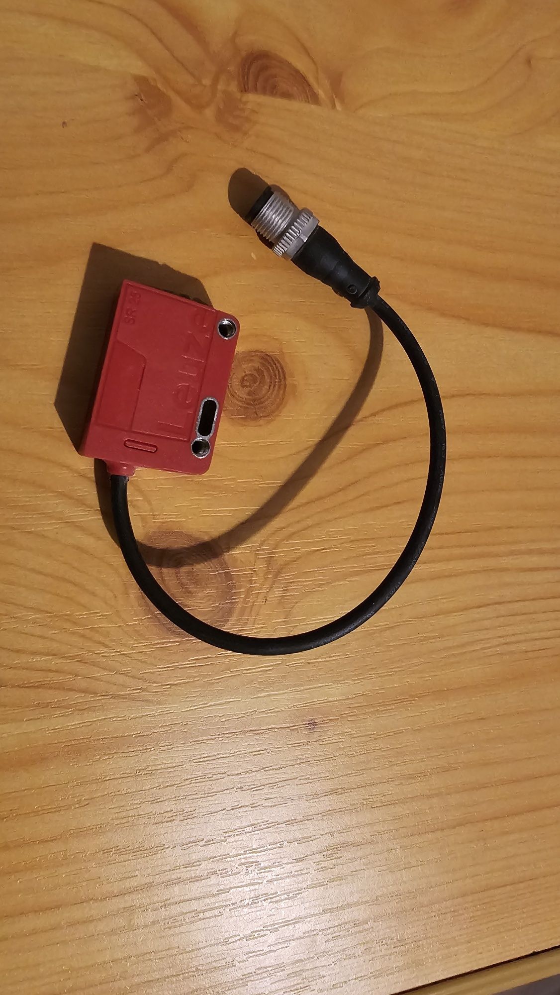 Czujnik dyfuzyjny LEUZE HT25C