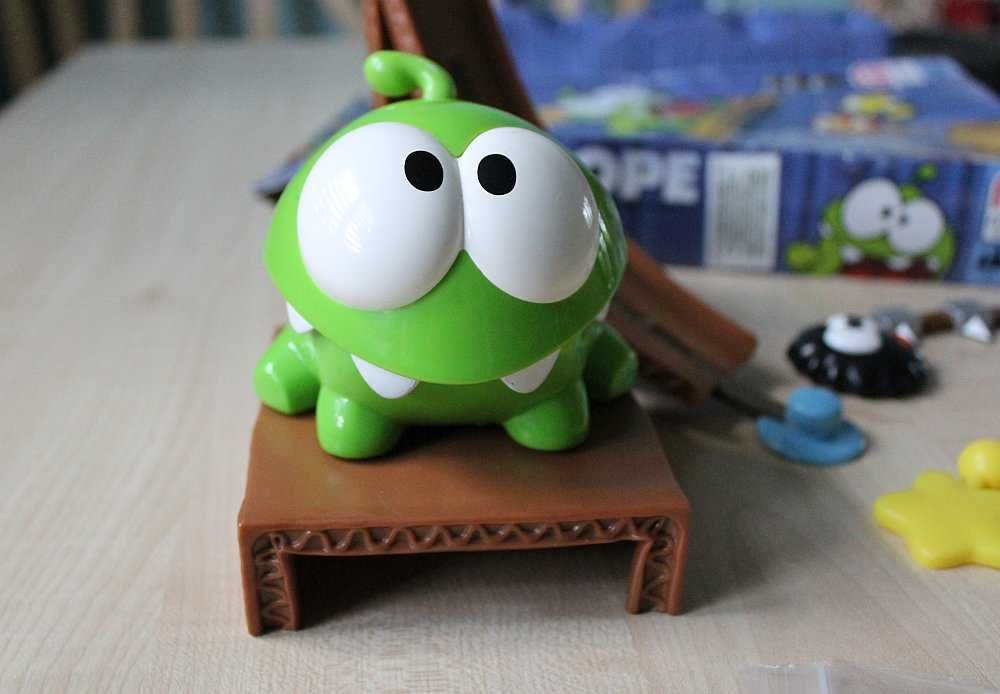 CUT THE ROPE gra planszowa 3D MATTEL GAMES om nom