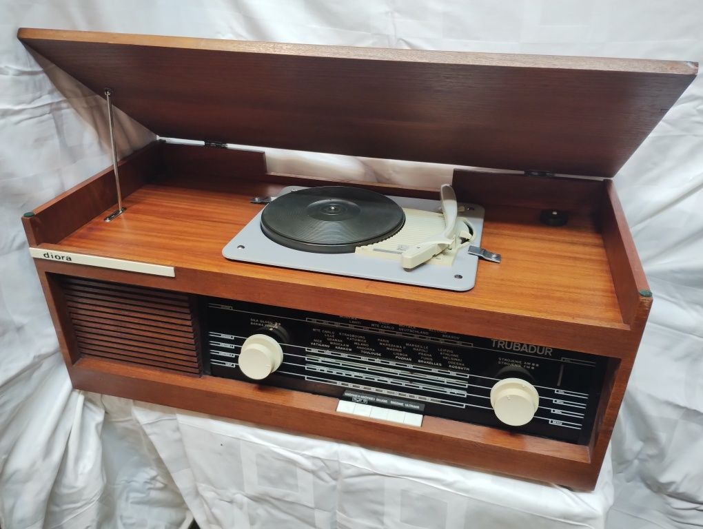 Stare radio z gramofonem