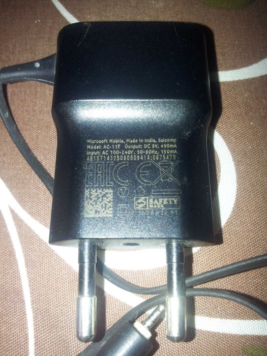 Продам зарядні пристрої/блоки живлення 8 шт. одним лотом.