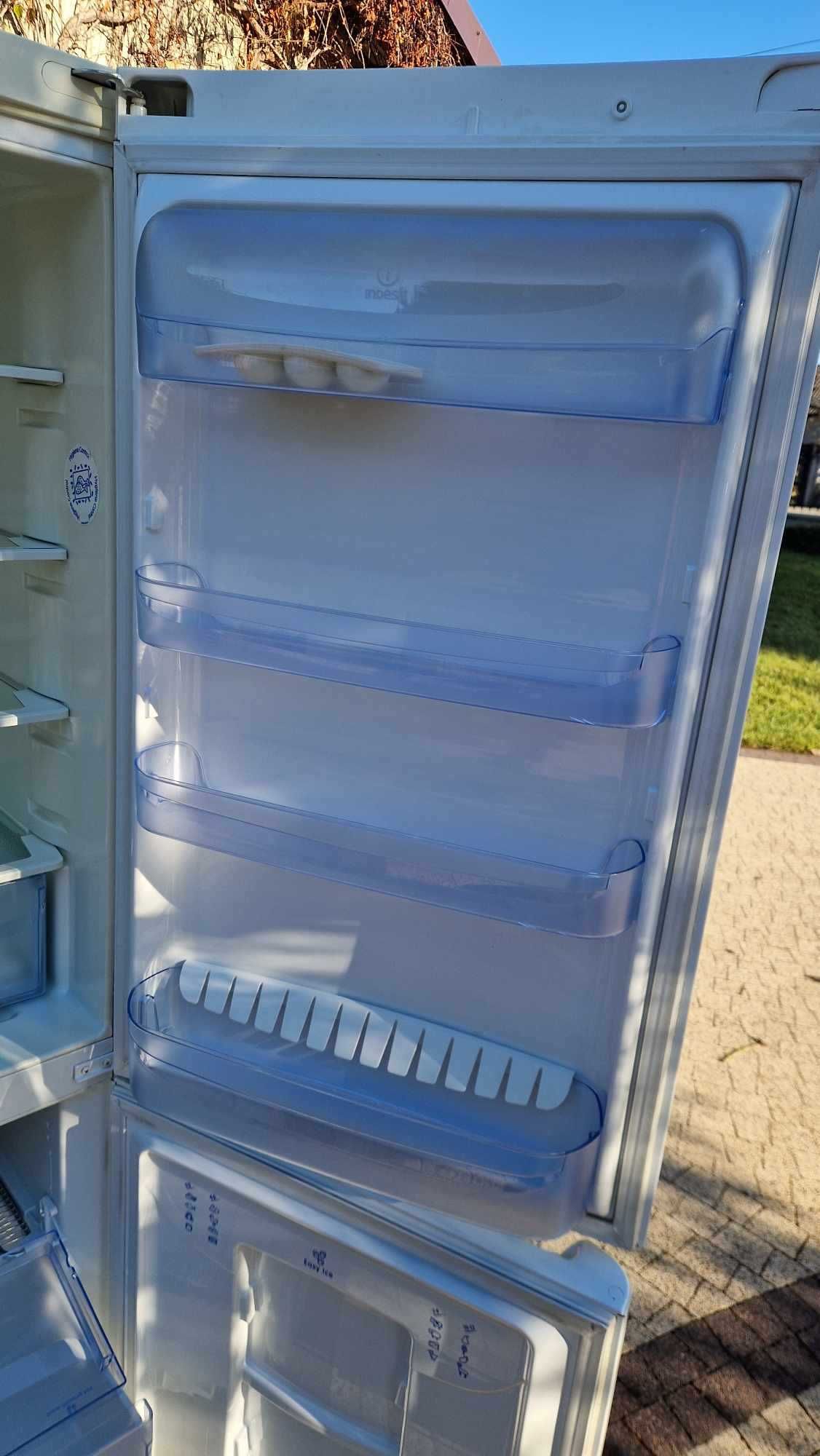 Lodówka Indesit Graffiti Biała