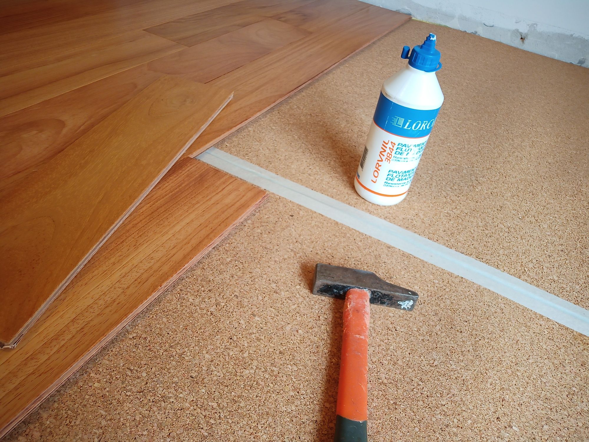 Aplicação de flutuante, pintura, lavagem de telhados...