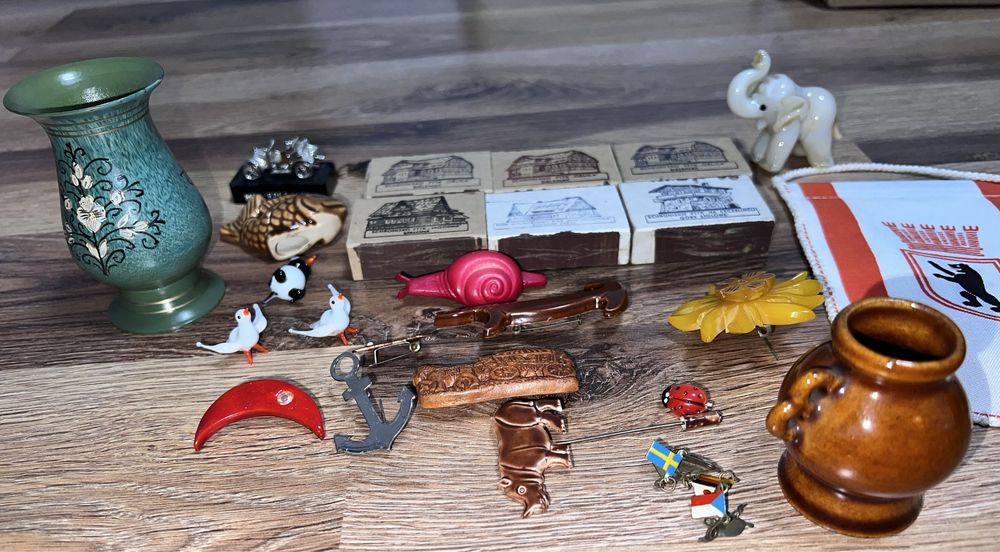 Stare zabawki z 70-80 lat prl antyki broszki pudełka po zapałkach
