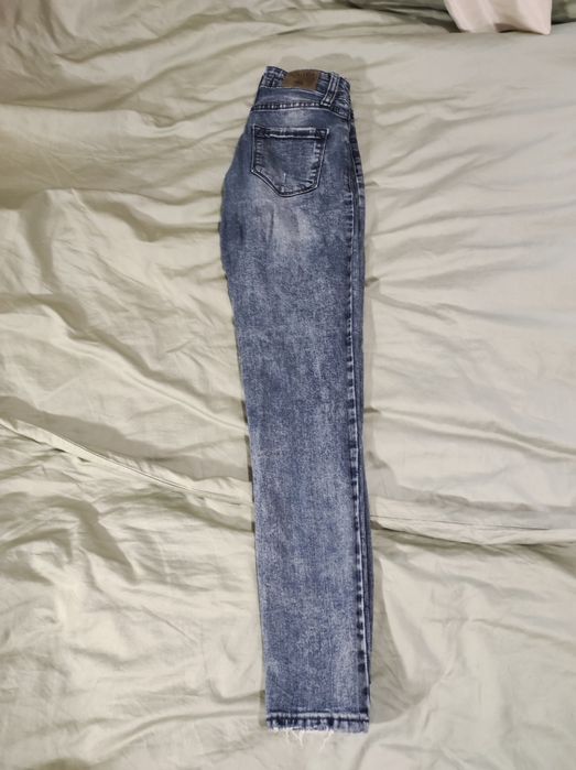 Джинси скіні синього кольору