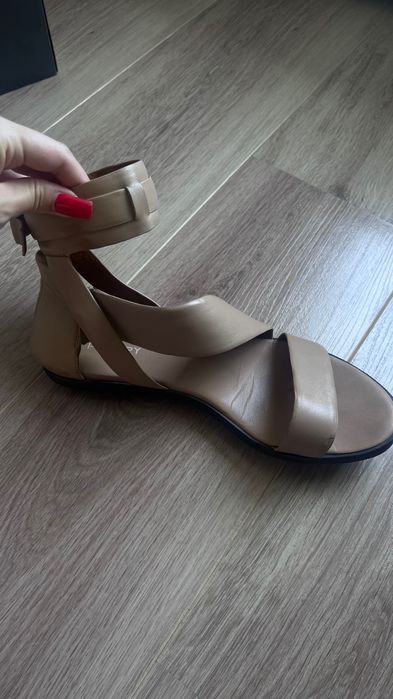 Босоножки кожа 40 размер в идеальоном состоянии