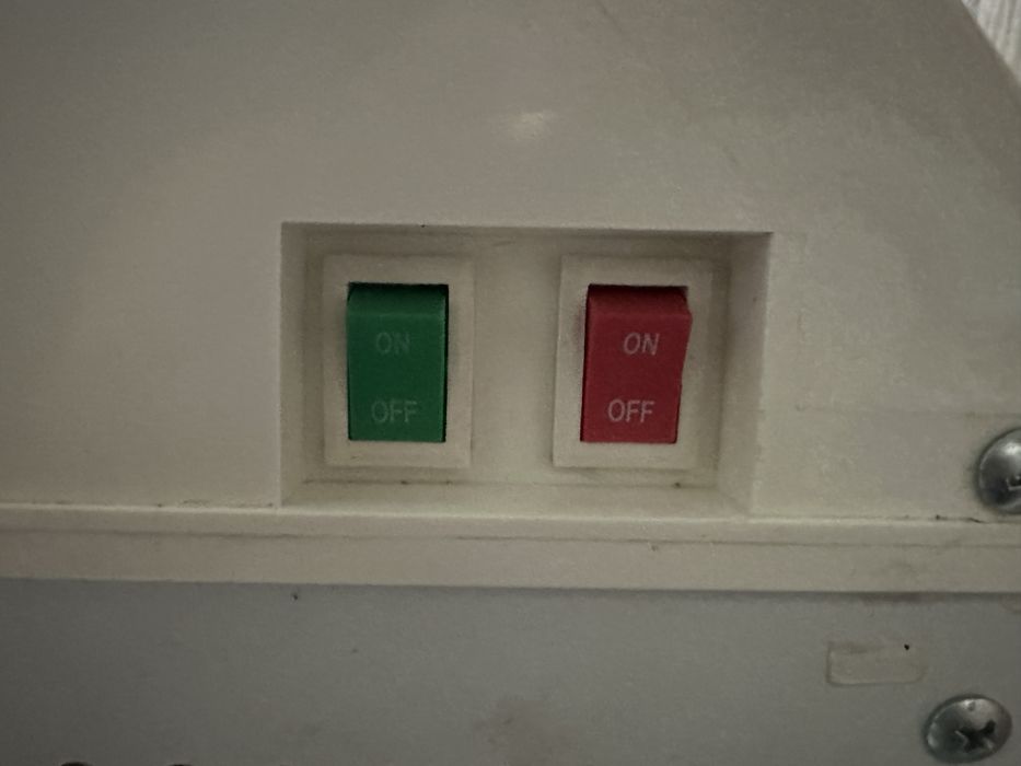 Кулер для води з холодильним відділенням