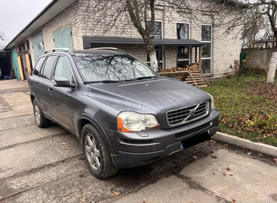 Два Свіжо пригнаний Volvo XC90 2007 р. Рестайлінг , та 2003 р.