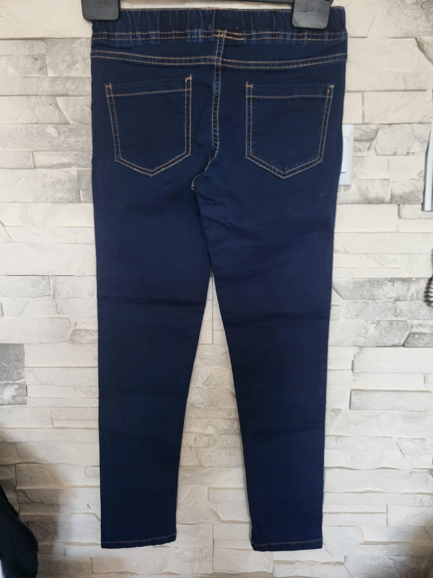 Spodnie jeans rurki na gumie r.140