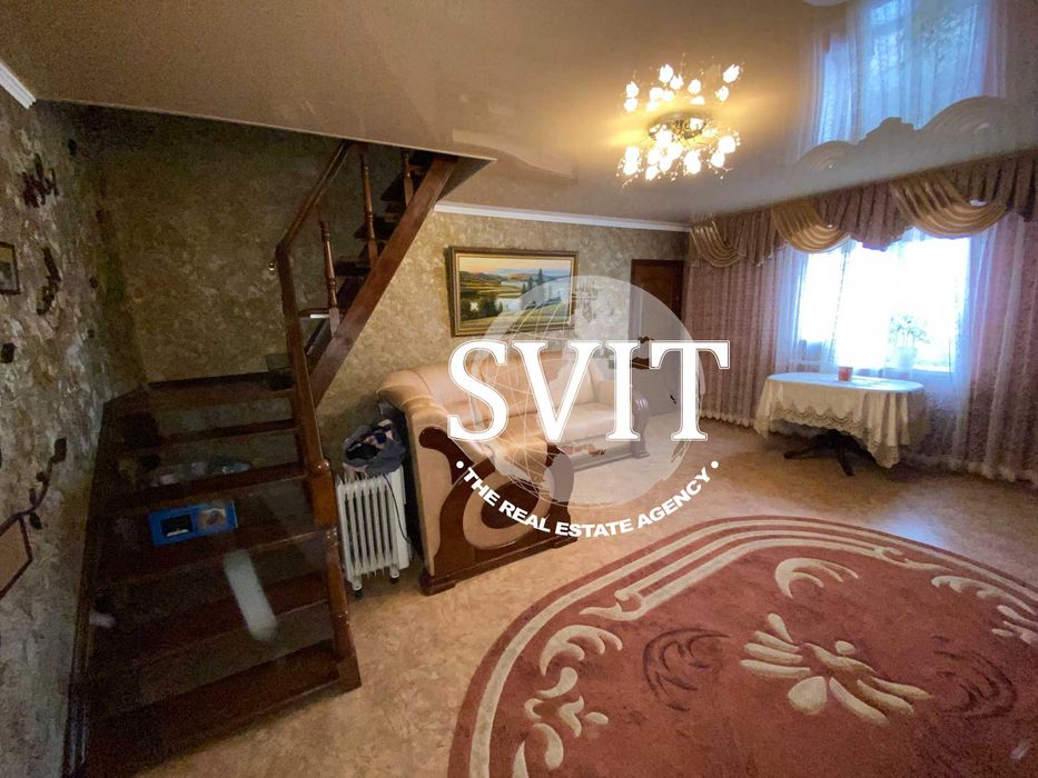 Продам заміський будинок з великим фермерським господарством