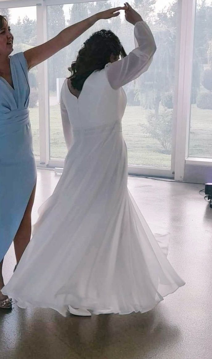 Suknia ślubna biała  muślinowa 42/44 jak nowa