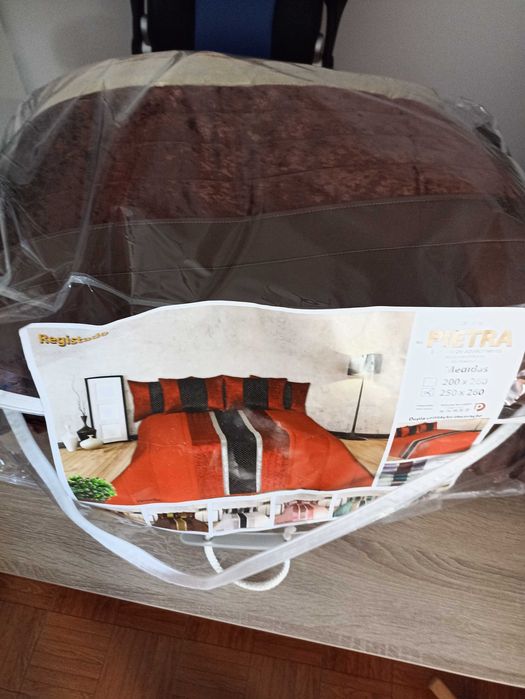 Edredão Pietra castanho e dourado