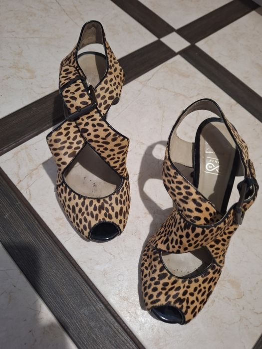 Босоніжки 38-39 років шкіра