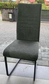 Krzesło tapicerowane na nóżkach płozowych