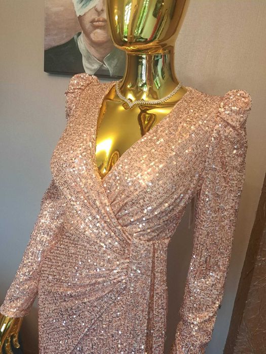 Zjawiskowa suknia wieczorowa Rose-Gold Goddess. R38 Polski producent
