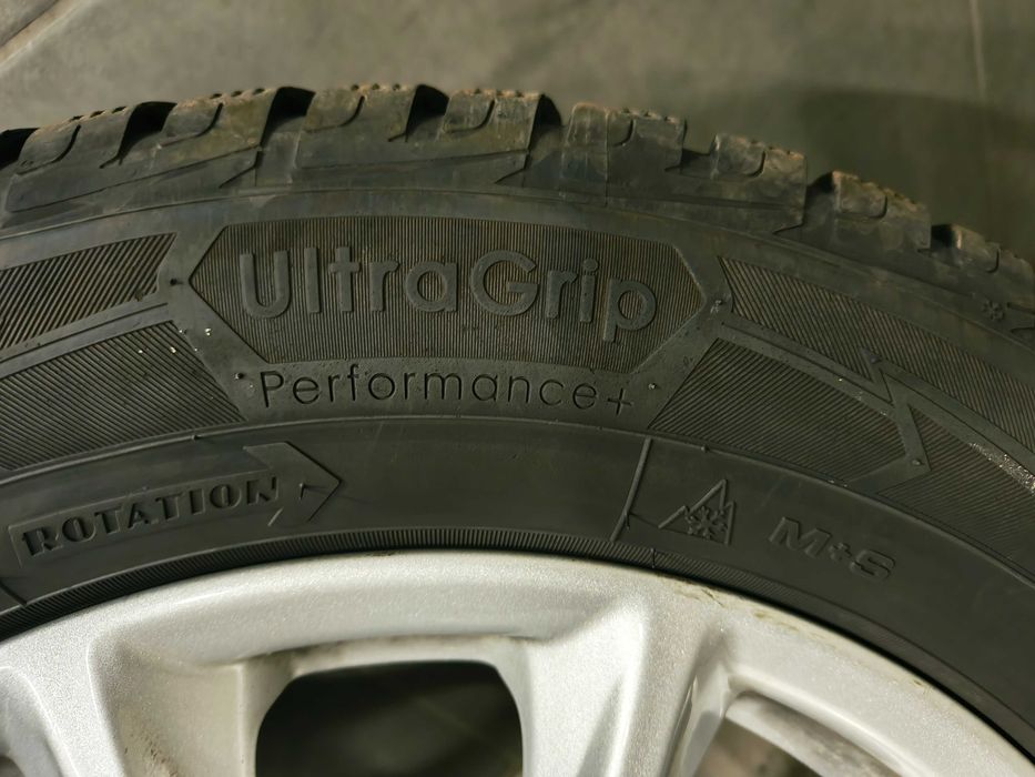 Ford Felgi Koła 16 Cali Opony Zimowe Goodyear UltraGrip 215/60R16 7MM