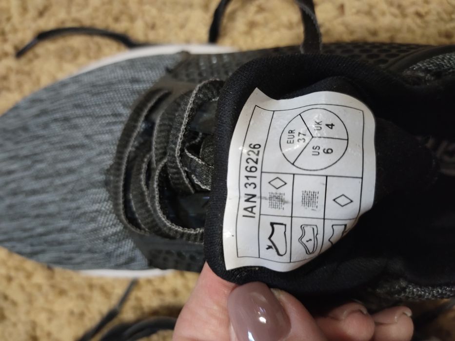 Продам женские кроссовки Crivit