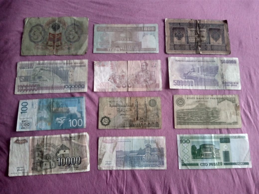 Mix staroci banknoty