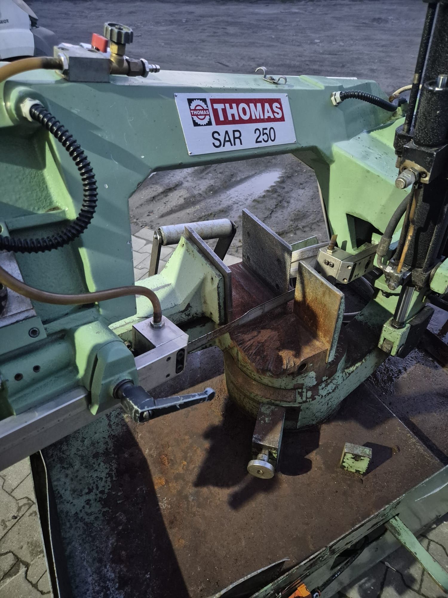 Piła tasmowa przecinarka do metalu Thomas SAR 250