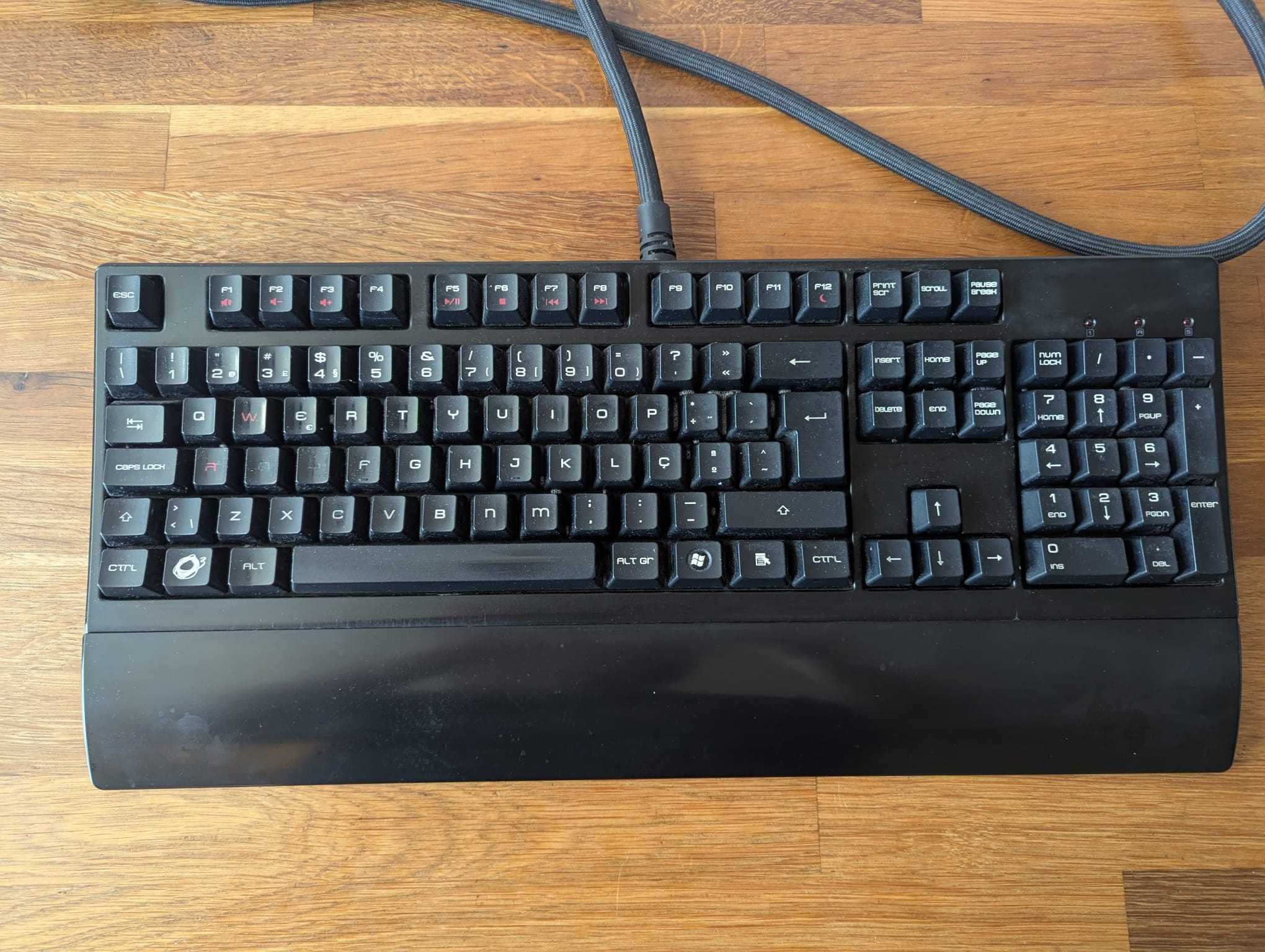 Teclado mecanico Ozone Strike - MX Cherry Black