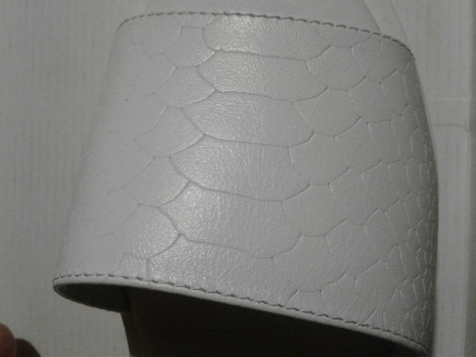 Продам кожаные шлепанцы