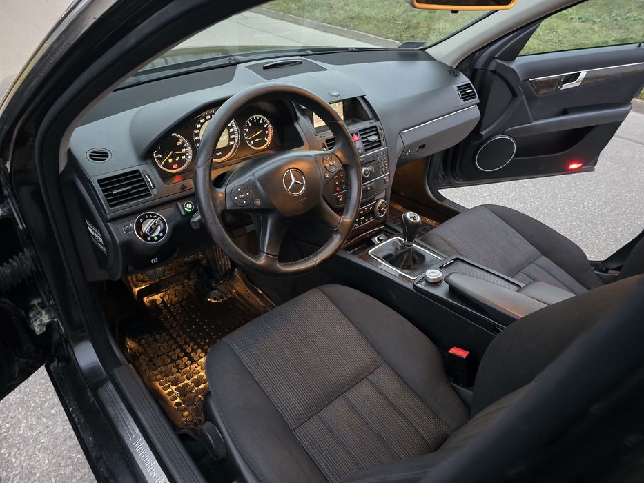 Mercedes C180 KOMPRESOR_Gaz LPG_Manual_Przetarty Bok