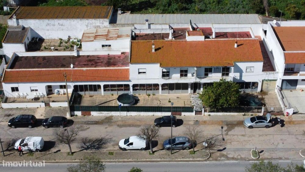Moradia T6 e 4 Terrenos Urbanos