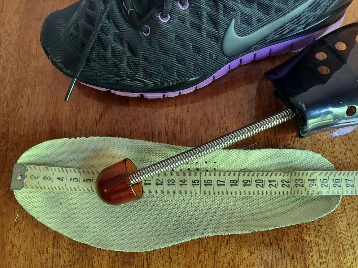 Кроссовки бігові фірми Nike free tr fit оригінал 

Стан класний 

Розм