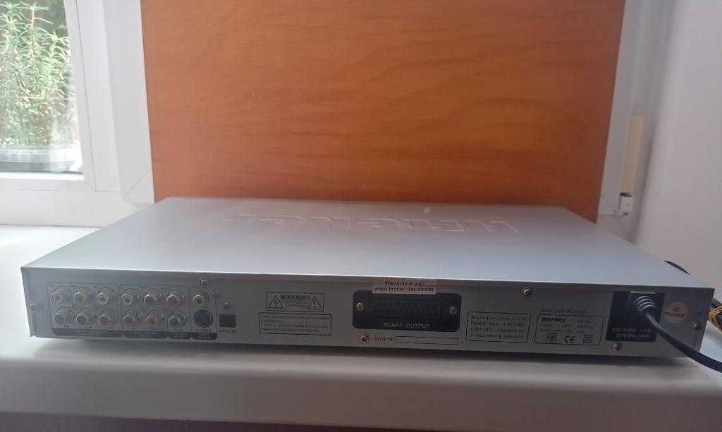 Видеоплеер Hiteker HE-940 DIVX DVD-Player (Голандия) с пультом